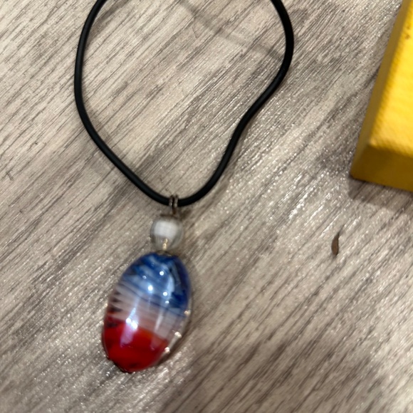 Murano Italy Pendant on Leather Strand Necklace New In Box - Picture 2 of 3